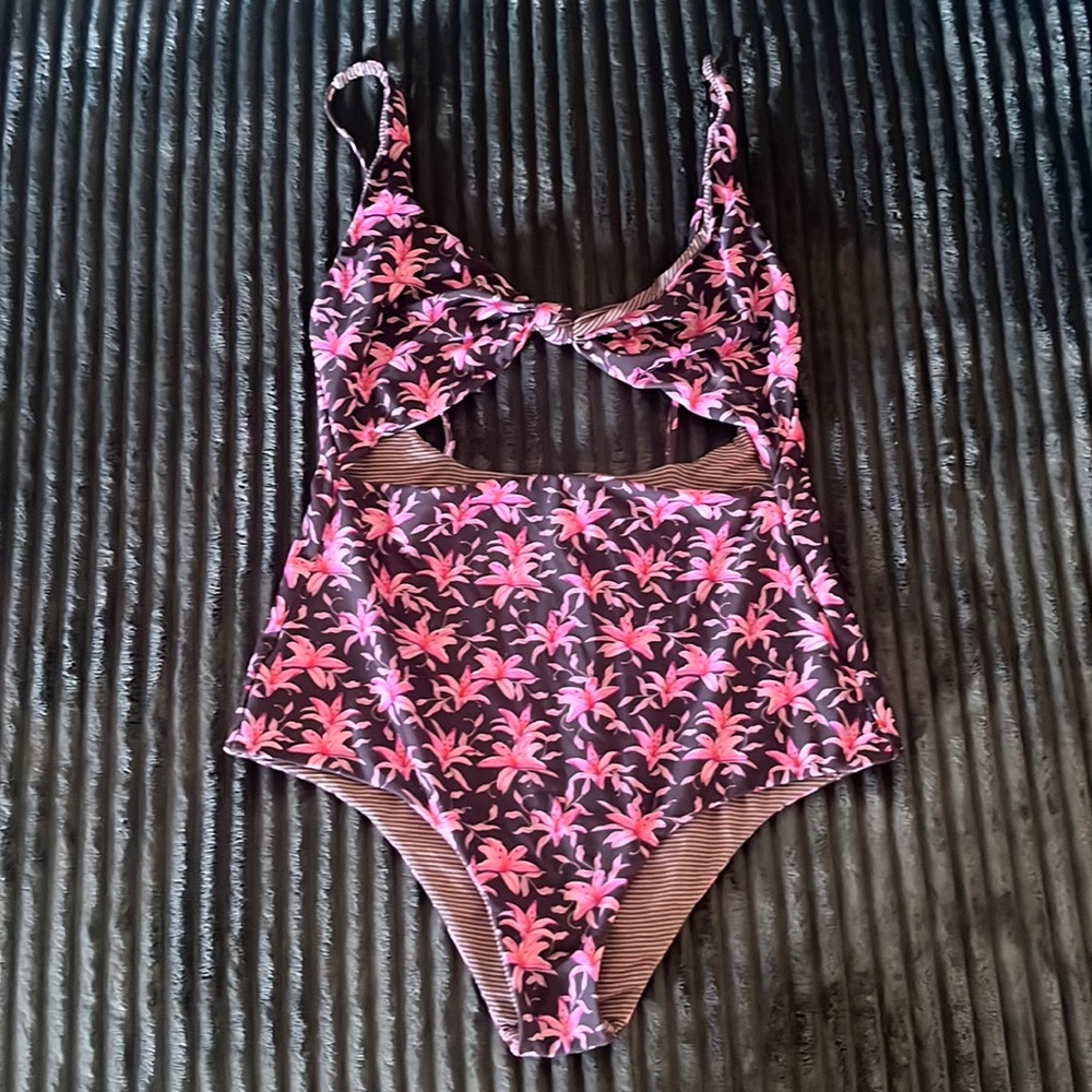 acacia one piece, XL. Good condition! Make an offer!